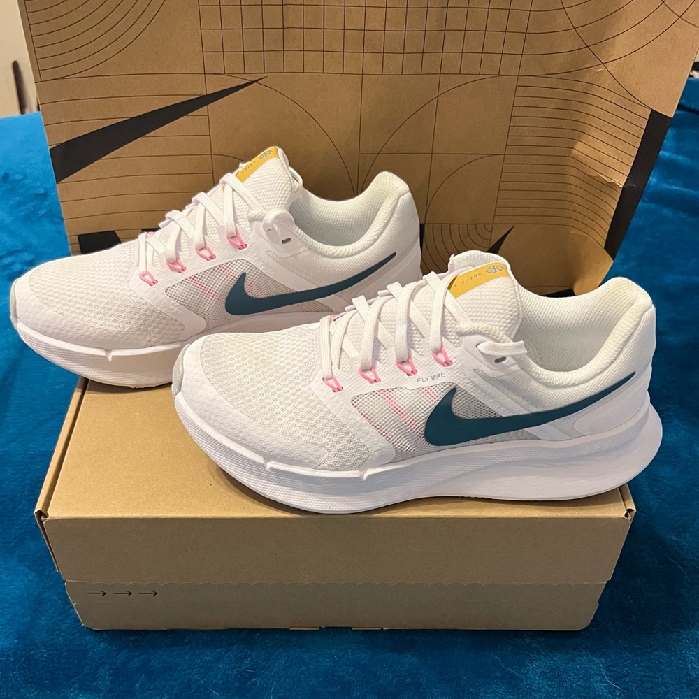 Women’s Nike Run Swift 3